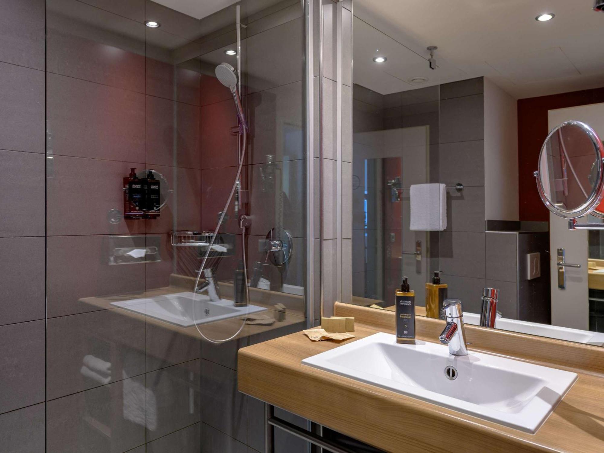 Mercure Hotel Stuttgart Airport Messe Экстерьер фото